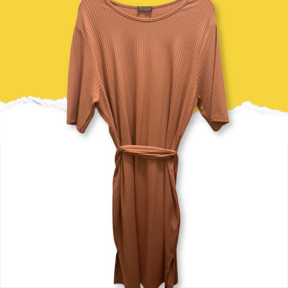 Long sleeved dress with ribbing details